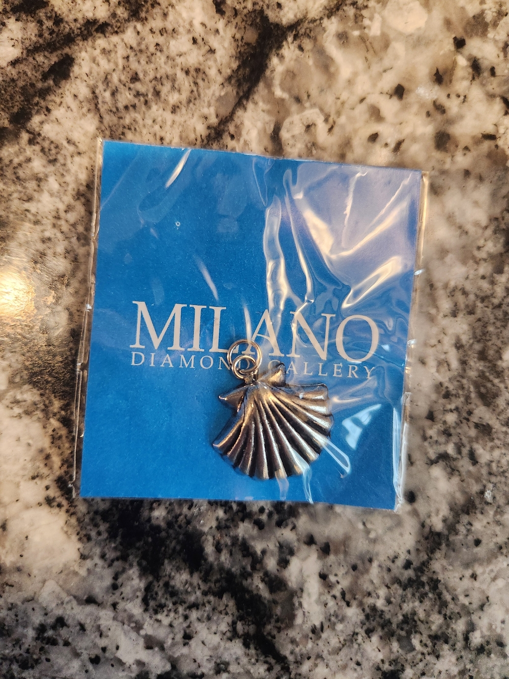 Milano Silver Scallop Shell Charm Pendant